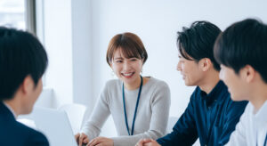 オフィスでミーティングを行うビジネスチーム